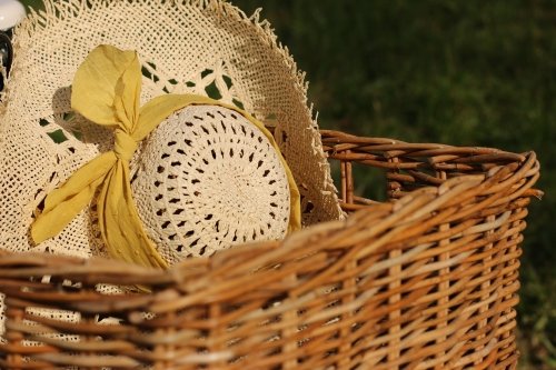 Tie A Yellow Ribbon Round The Ole Oak Tree_Cl Duo